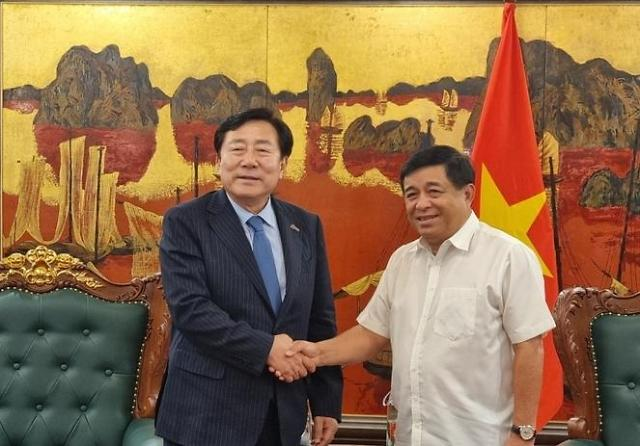 [2023.06.21] Watson & Company, countdown to entering Vietnam