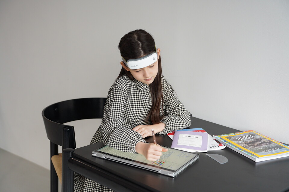 [2025.12.17] 왓슨앤컴퍼니,‘ 두뇌활동 개선 기기’ 교육현장 도입